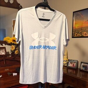 Under Armour Women’s Gray and Blue V-Neck Tee